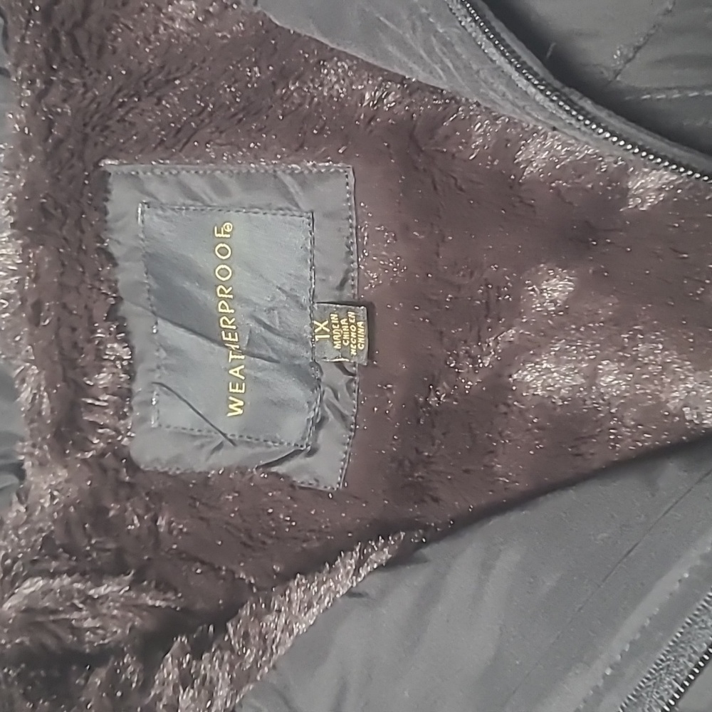 Vest - Picture 2 of 3